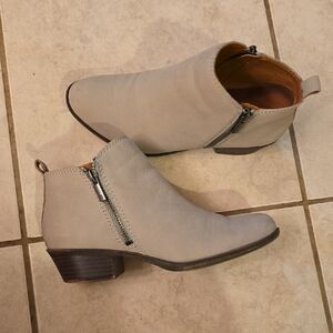 Lucky Brand Stylish Beige Ankle Boots